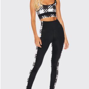 NWT BEACH RIOT WORKOUT SET black and white pattern eva bra and leggings